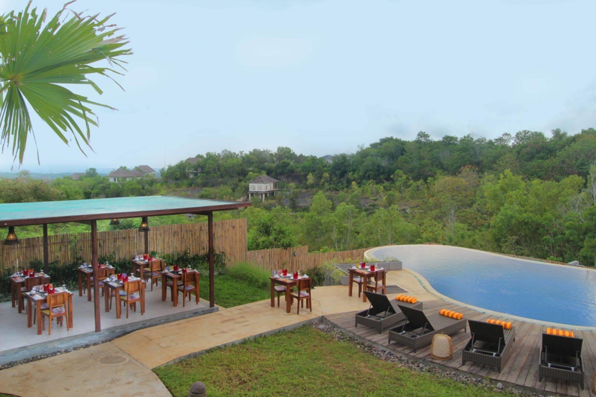 Villa The Kirana Ungasan à Jimbaran Extérieur photo